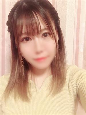 ひな（22歳） クラブバレンタイン梅田店