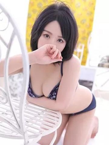 あんな（20歳） デザインプリズム